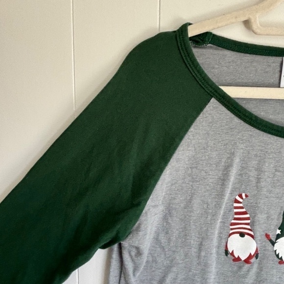 Cherryloom 3/4 sleeve rounded hem t-shirt with gnomes size 2XL (fits small) - Picture 4 of 7